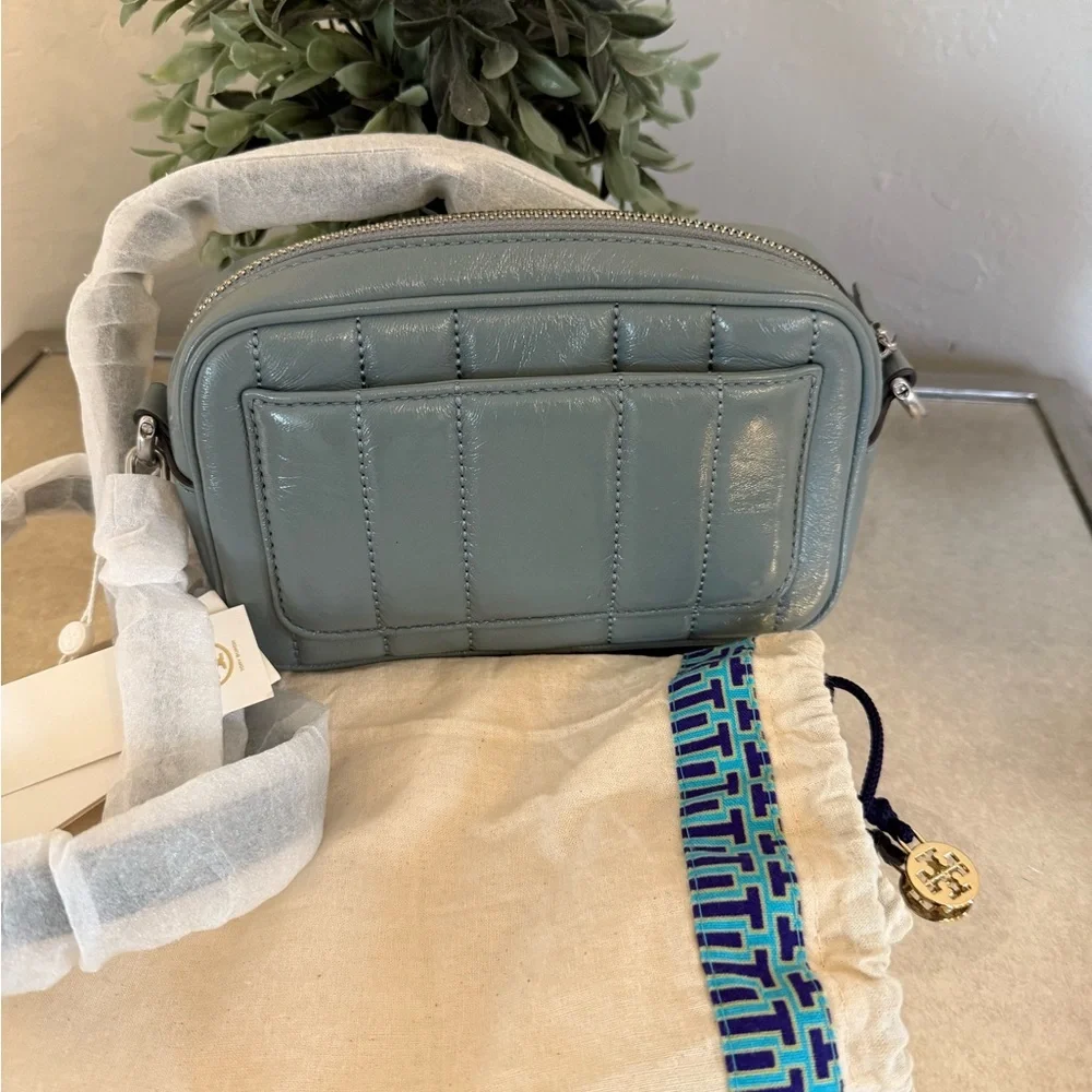 NWT Tory Burch 135751 Small Kira Patent Camera Bag in Light Arctic MSRP $498